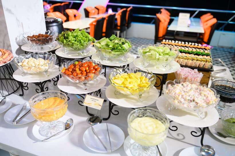 Bangkok: Smile Riverside Dinner Cruise - Dinner: International Buffet With Thai Choices