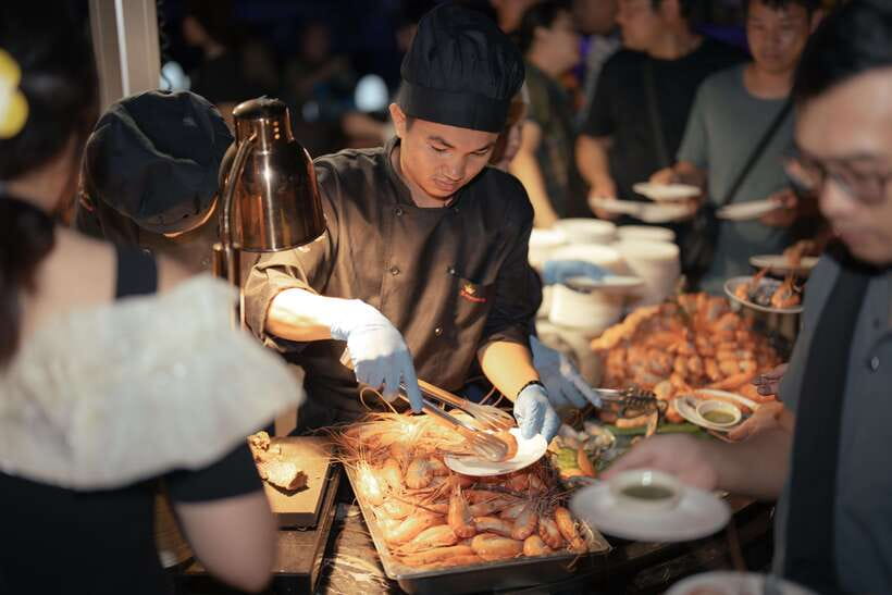 Bangkok: The Planet Chao Phraya River Dinner Cruise - Why the Chao Phraya is the right setting