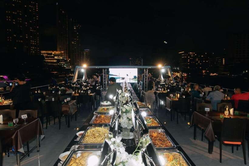 Bangkok: Unicorn Chao Phraya River Dinner Cruise - Wat Pho, Wat Phra Kaew, and the Grand Palace after dark