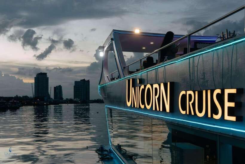 Bangkok: Unicorn Chao Phraya River Dinner Cruise - Dinner: seafood promise with a few cautions