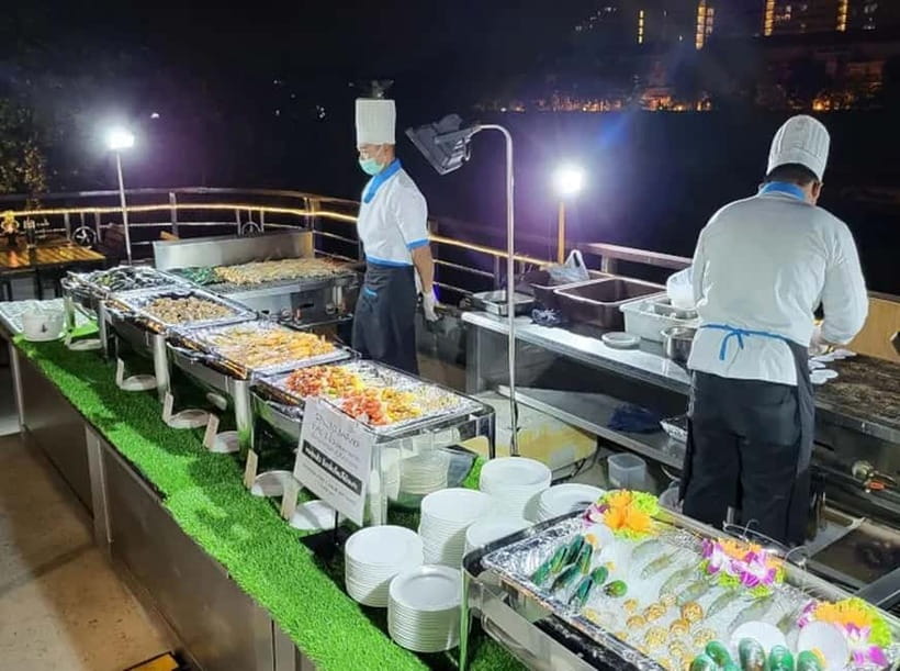 Bangkok: White Orchid Chao Phraya Cruise Free Flow Beer - Beer, music, and the changing mood