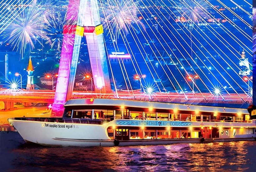 Bangkok: White Orchid Chao Phraya Dinner Cruise free Beer - The first river views: Wat Arun and the Grand Palace