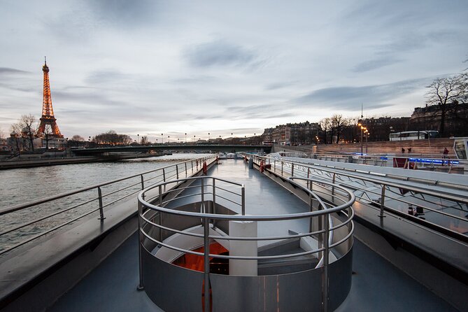 Bateaux Mouches Dinner Cruise on the Seine River in Paris - Live music and the mood on board