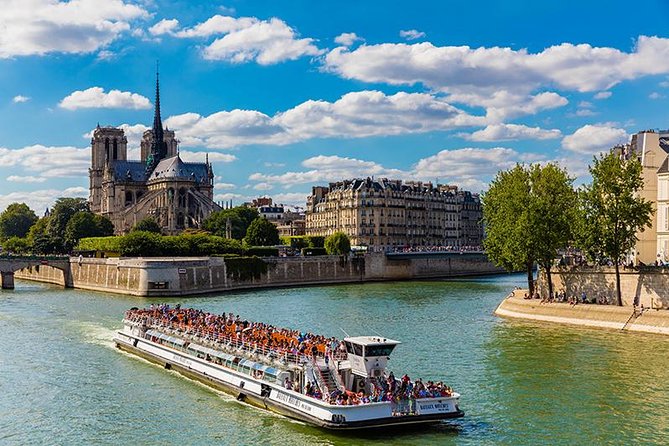 Bateaux Mouches Sightseeing Cruise on the Seine River in Paris - Why a Seine cruise works so well in Paris