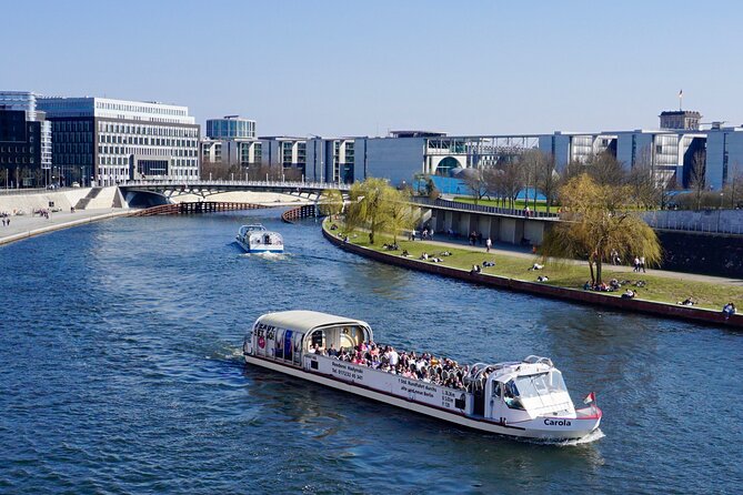 Berlin: 1-hr Boat Tour with Bilingual Live Guide (DE/EN) - Why a short cruise works well in Berlin