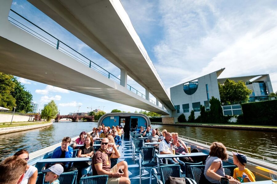 Berlin: 3.25-Hour Spree & Landwehrkanal Boat Tour - The Landwehr Canal, where Berlin feels less staged
