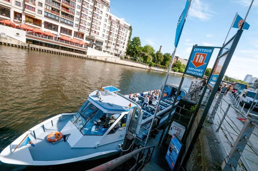 Berlin: 3.25-Hour Spree & Landwehrkanal Boat Tour - Seating, weather, and comfort on board