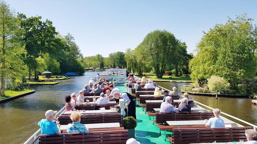 Berlin: 3.5-Hour Sightseeing Cruise on the Spree River - Hansaviertel and Bellevue Palace from the river