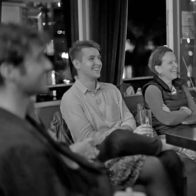 Berlin: Laughing Spree Comedy Show on a Boat - The 8 p.m. opening and deck time