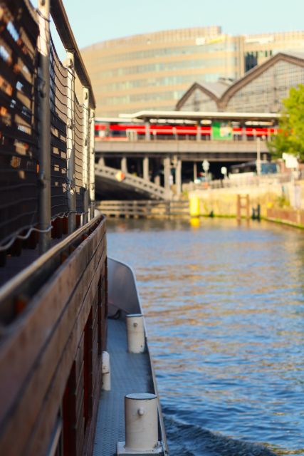 Berlin: Sightseeing Boat Tour on the Spree for Families - Why Berlin is worth seeing from the Spree