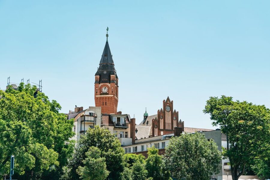 Berlin: Spree Boat Tour to Müggelsee - Commentary and the language issue