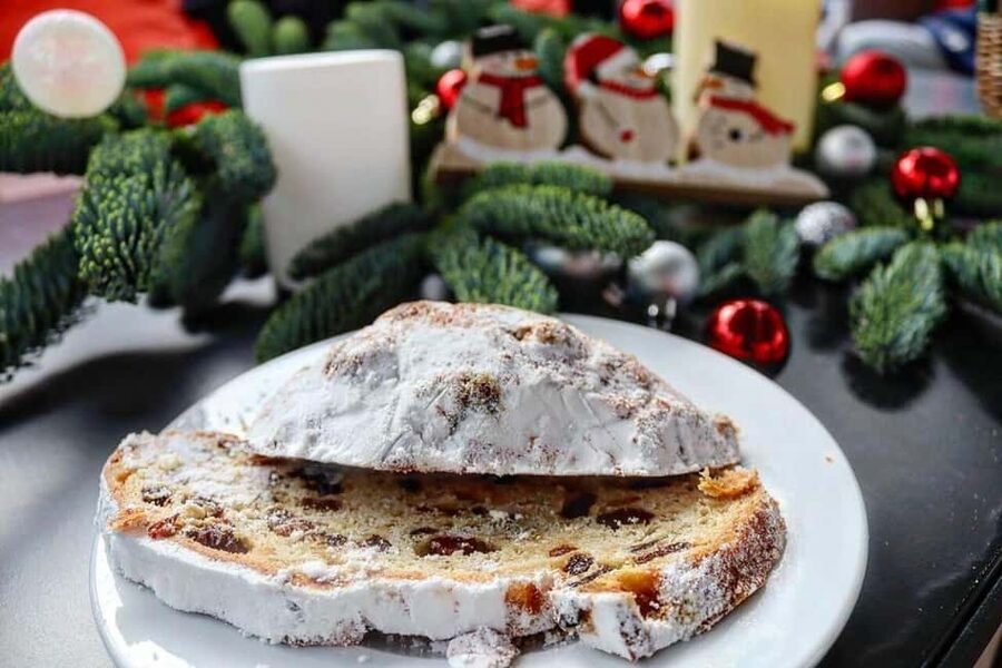 Berlin: Winter Spree Cruise with Mulled Wine and Christmas Stollen - Boarding near the water
