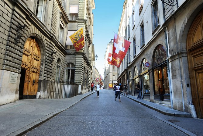Best of Geneva City Tour with optional boat cruise - The coach ride through Geneva’s international district