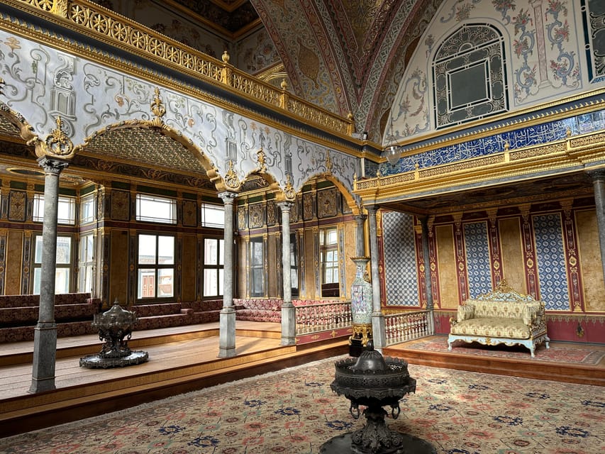 Best of Istanbul in 1 Day: Guided Tour with Bosphorus Cruise - Hagia Sophia and 1,500 years of change