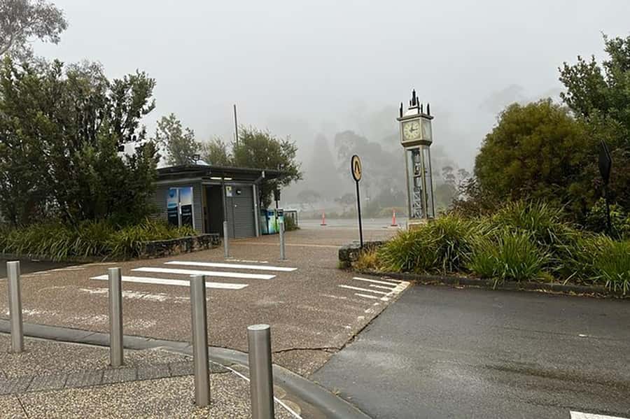 Blue Mountains: Private Tour with Wildlife and River Cruise - The long road to Katoomba Scenic World