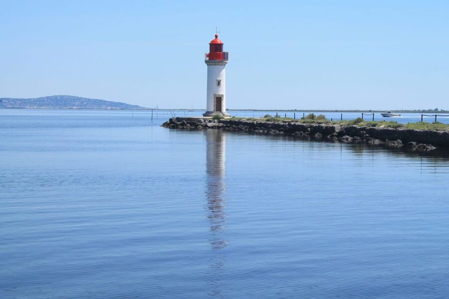 Boat trip in the canals is on the Thau pond - From Port des Flisilles into Sète