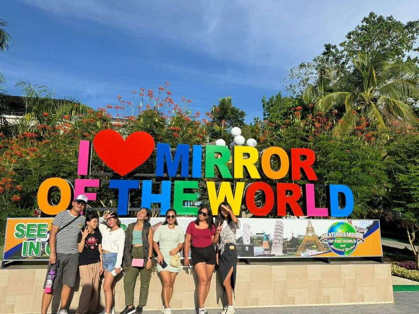 Bohol: Chocolate Hills, Loboc River Cruise, and Buffet Lunch - A Buffet Lunch on the Loboc River