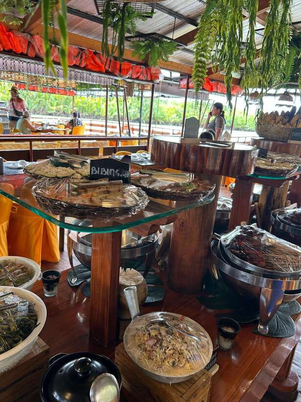 Bohol: Chocolate Hills Tour with Loboc River Cruise & Lunch - The Blood Compact Monument and Baclayon Church
