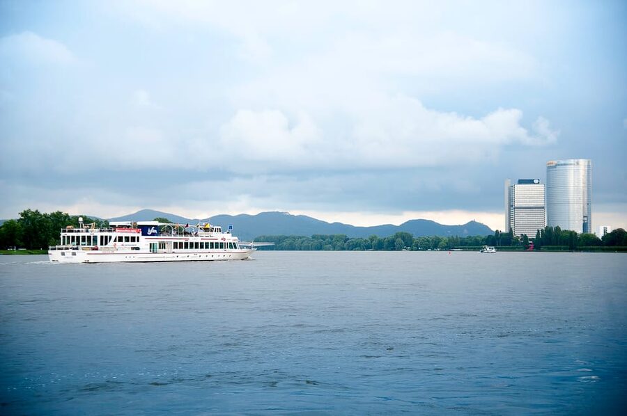 Bonn: Evening Sightseeing Cruise on the Rhine River - Setting off beside the Bonn Opera House