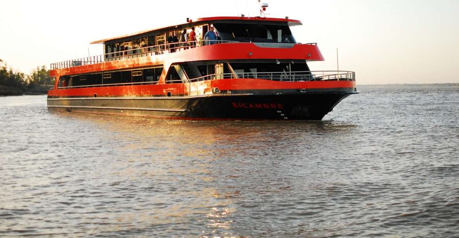Bordeaux: 2-Hour River Dinner Cruise - Passing the vertical-lift bridge and Pont d’Aquitaine