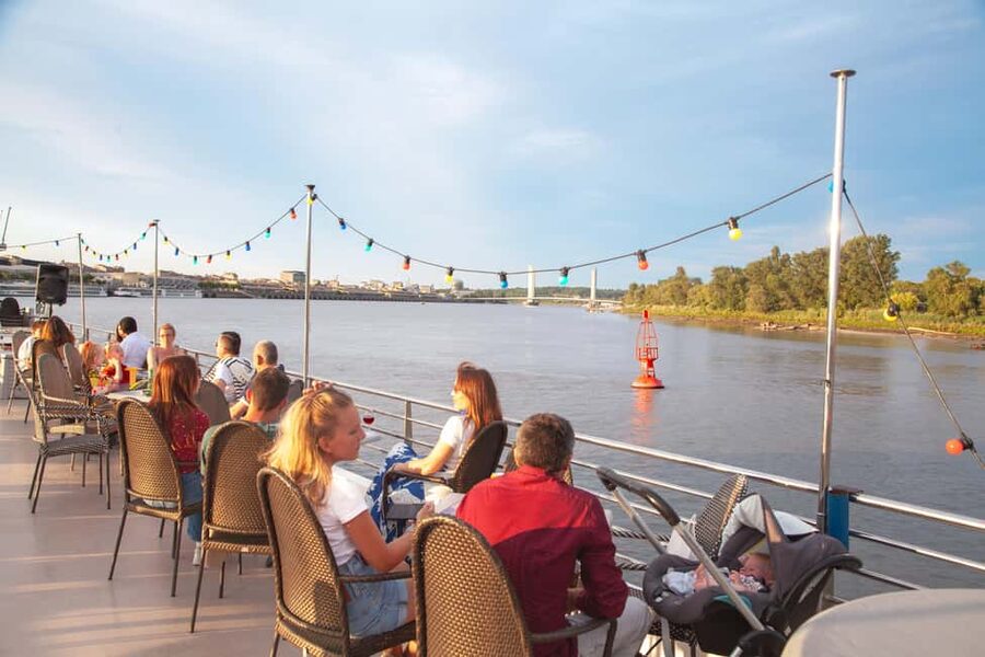 Bordeaux: Guided River Cruise - Pont de Pierre and the first look at Bordeaux