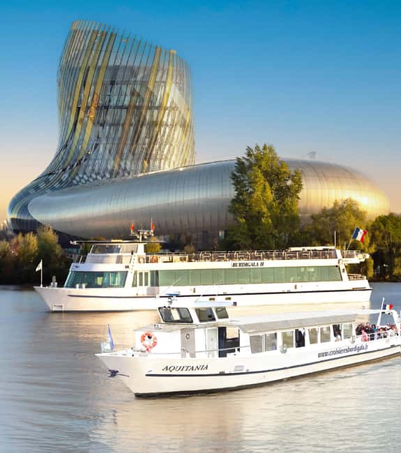 Bordeaux: Guided River Cruise - Chartrons and the northern riverfront