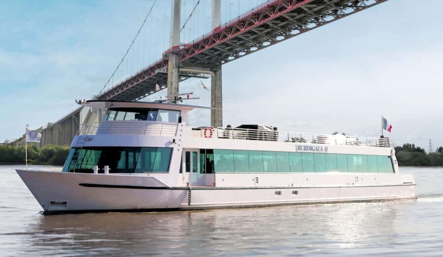 Bordeaux: Guided River Cruise - What the guides add to the ride