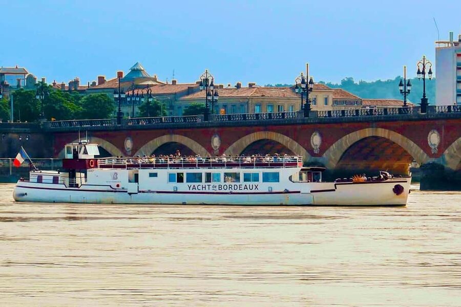 Bordeaux: River Garonne Cruise with Glass of Wine and Canelé - The first views: Pont de Pierre and Place de la Bourse