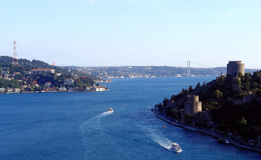 Bosphorus Cruise and Two Continents Tour with Local Guide - Cruising the Bosphorus between two shores