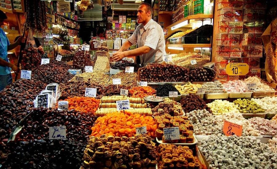 Bosphorus Cruise and Two Continents Tour with Local Guide - Spice Bazaar: Istanbul’s fragrant covered market