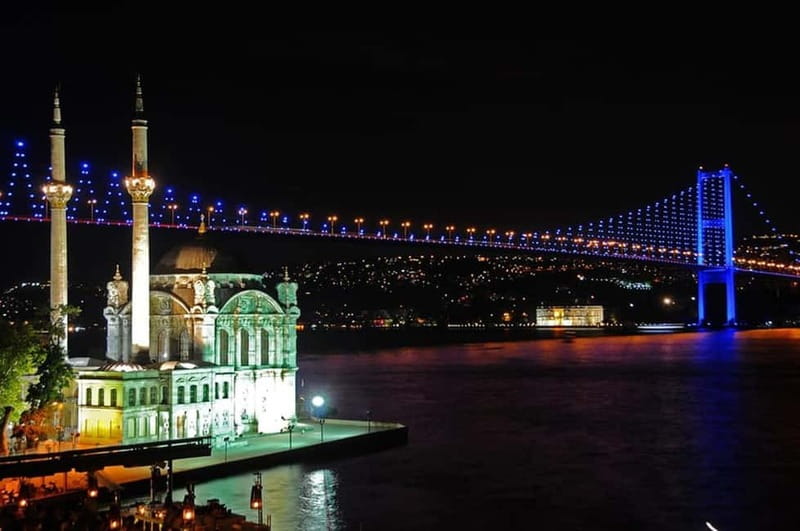 Bosphorus Dinner Cruise & Turkish Night with Live Shows - The first 30 minutes: settling in and choosing your view
