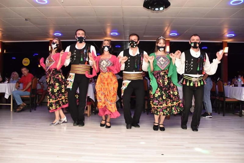 Bosphorus Dinner Cruise & Turkish Night with Live Shows - Service, pacing, and the mood on board