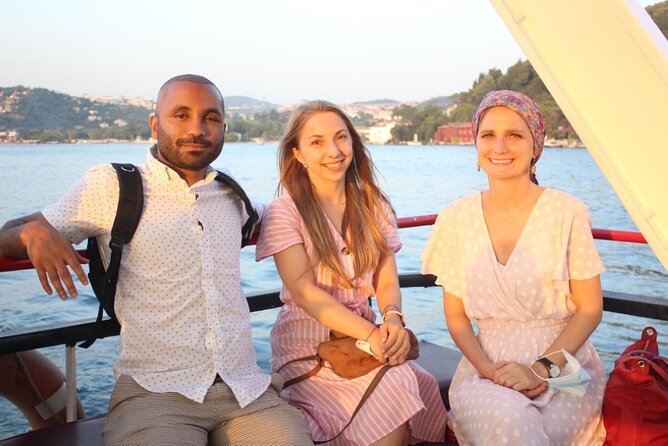 Bosphorus Sightseeing Cruise Tour with Audio Guide - Rumeli Fortress and the northern turning point