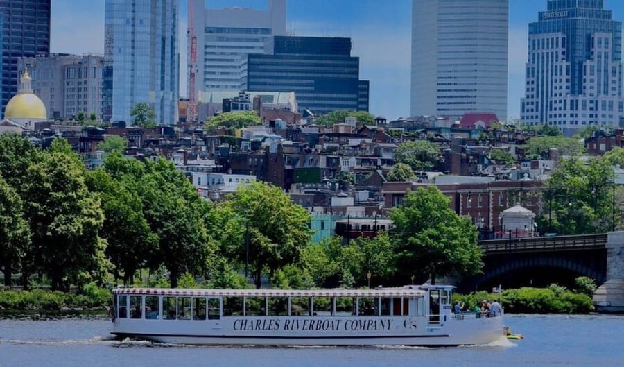 Boston: Charles River Sightseeing Cruise - Beacon Hill and the Boston shoreline