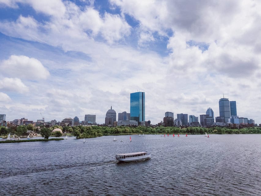 Boston: Charles River Sightseeing Cruise - Finding the boat at CambridgeSide Mall
