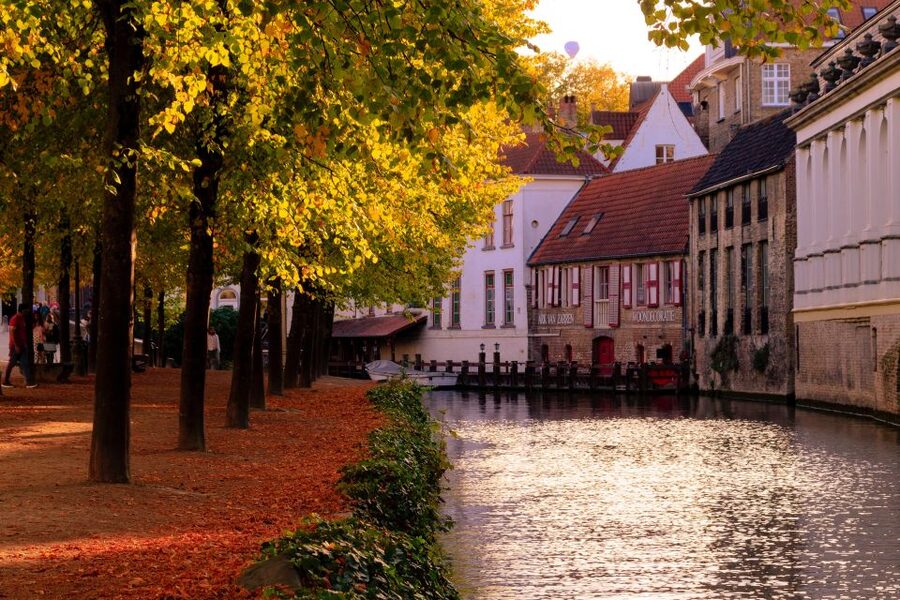 Bruges: Walking Tour, Canal Boat Trip w/Beer Tasting Option - Key points at a glance