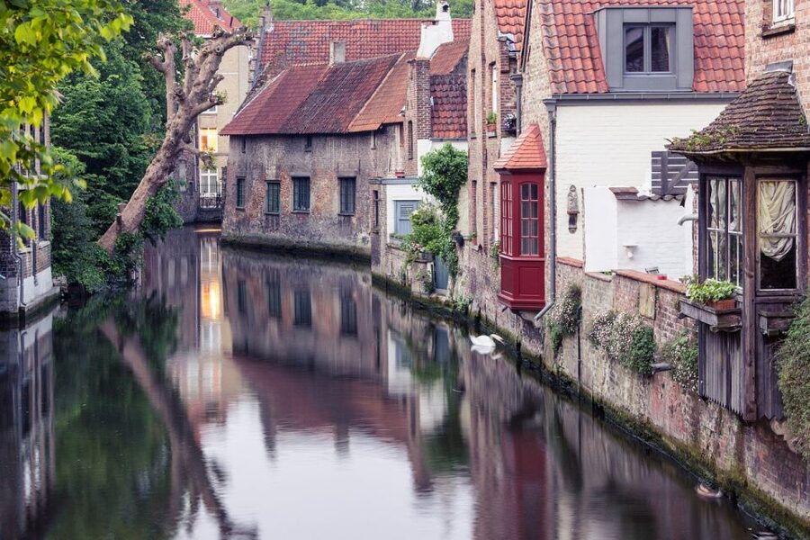 Bruges: Walking Tour, Canal Boat Trip w/Beer Tasting Option - The optional tasting of four Belgian beers