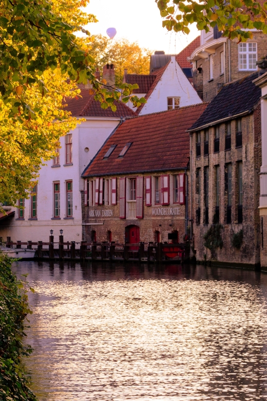 Bruges: Walking Tour, Canal Boat Trip w/Beer Tasting Option - Guides, group rhythm, and the value of the price