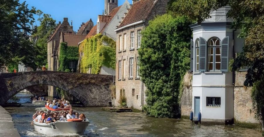 Bruges: Walking Tour, Canal Boat Trip w/Beer Tasting Option - Who should book this experience?