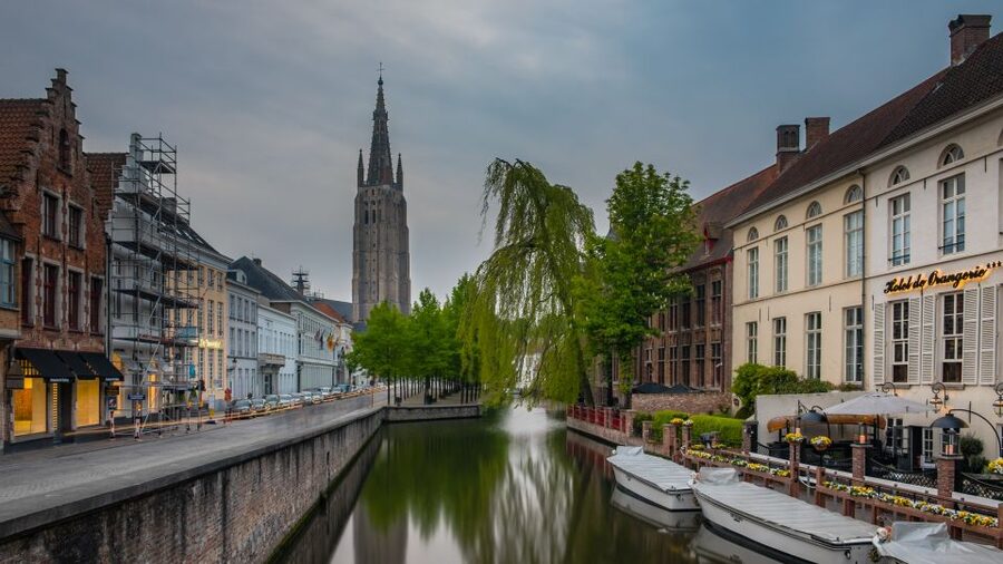 Bruges: Walking Tour, Canal Boat Trip w/Beer Tasting Option - From the Lake of Love to the Beguinage