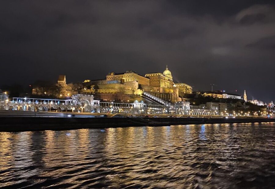 Budapest: 4-Course Dinner River Cruise with Live Folk Music - Gellért Hill, the Citadella, and the southern stretch