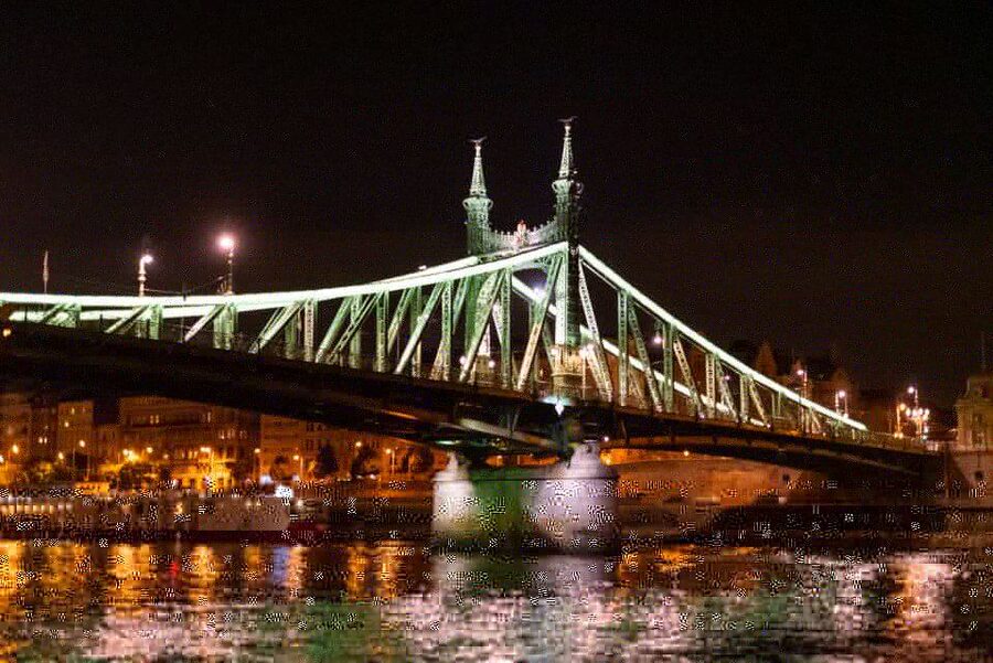 Budapest: Candlelit Dinner River Cruise with Live Music - Buda Castle, Gellért Hill, and the southern sights