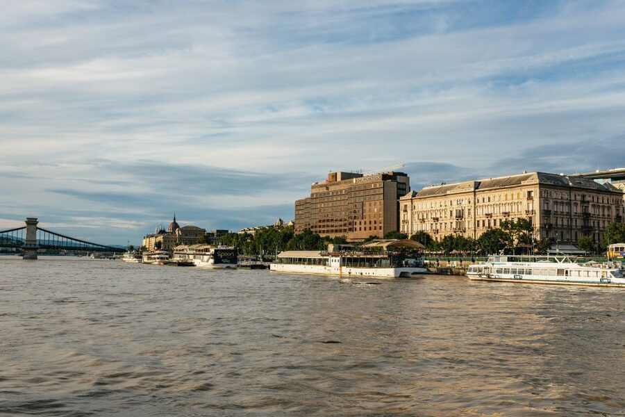 Budapest: Danube River City Lights Express Cruise - Elizabeth Bridge, Liberty Bridge, and the city’s waterfront