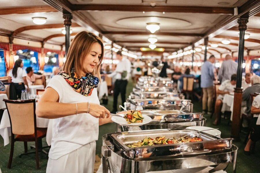 Budapest: Danube River Cruise with Dinner and Prosecco - Parliament, bridges, and Budapest’s best evening view