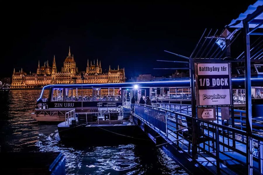 Budapest: Danube River Sightseeing Cruise with Audio Guide - Gellért Hill, Margaret Bridge, and the changing riverbanks
