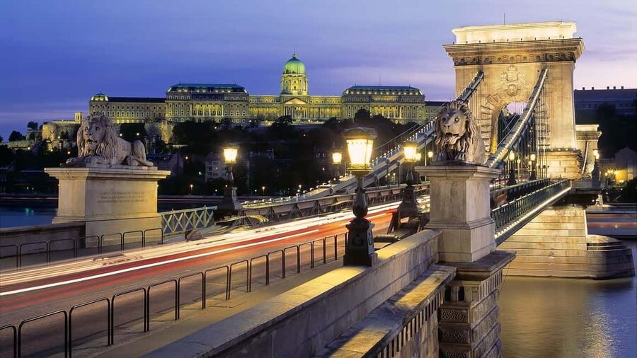 Budapest Night Tour in Spanish and Danube Boat Ride (optional) - Key points to know before you book