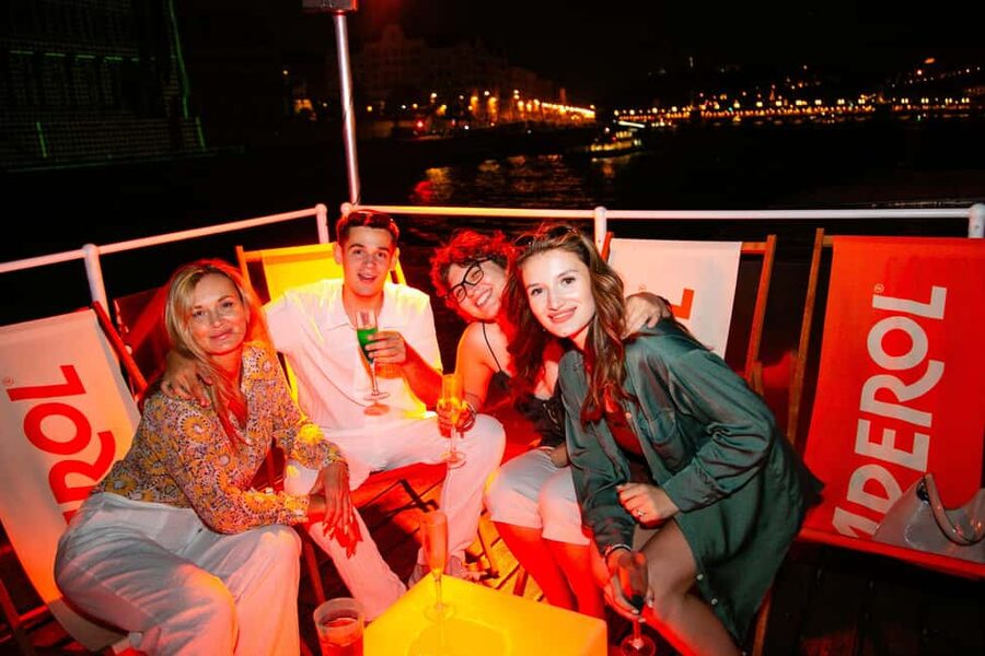 Budapest: Sightseeing River Cruise with Unlimited Cocktails - What the Budapest river cruise is really like