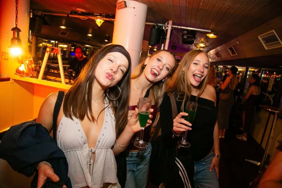 Budapest: Sightseeing River Cruise with Unlimited Cocktails - Choosing between sunset and Budapest after dark