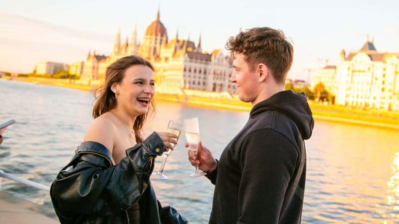 Budapest: Sip and Sail River Cruise with Unlimited Prosecco - Key points to know before boarding