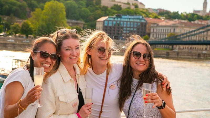 Budapest: Sip and Sail River Cruise with Unlimited Prosecco - Margaret Bridge and Margaret Island